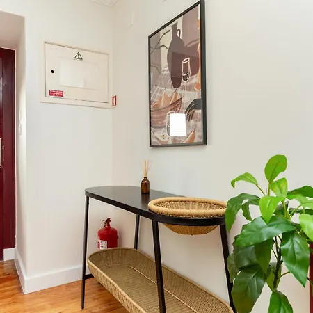 Designer Retreat- Newly Remodelled 1 Bedroom * Lisboa