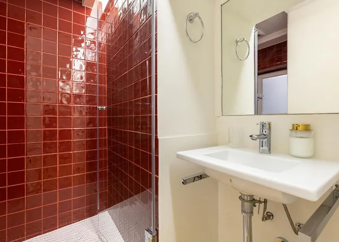 Designer Retreat- Newly Remodelled 1 Bedroom * Lisboa