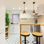 Designer Retreat- Newly Remodelled 1 Bedroom * Lisboa